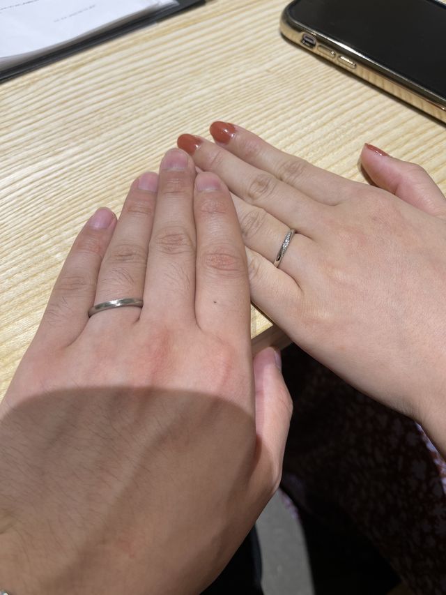 待望の結婚指輪が完成し受け取ってすぐに着けました！！