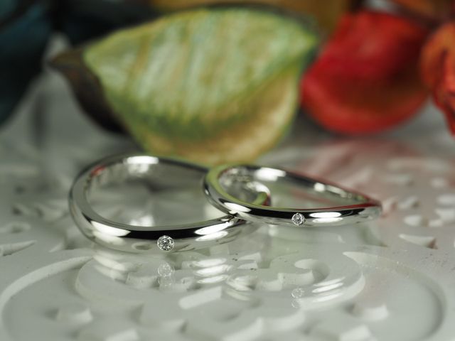 プラチナペアリングです。ダイヤモンドが入っています。