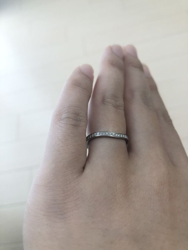 ハーフエタニティをつけたときの写真。