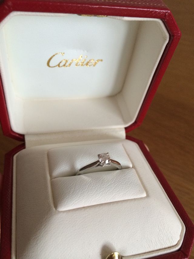 1番シンプルで結婚式やパーティなどにもスマートにつけていける