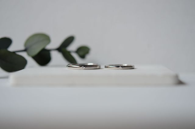 お揃いのダイヤが可愛い。マットな加工を一部お願いしました。