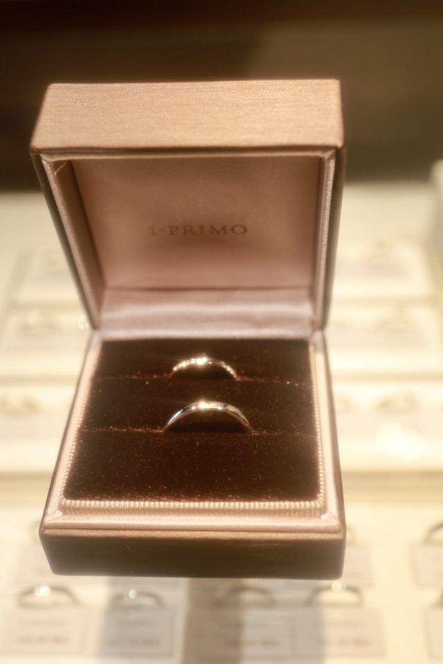 結婚指輪ペルセウス。
斜めに入ったラインが気に入りました。