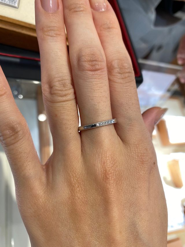 サイズが大きすぎて中指で試しています