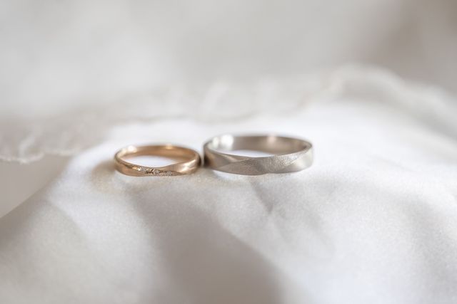 メンズ:プラチナ
レディース:シャンパンゴールド