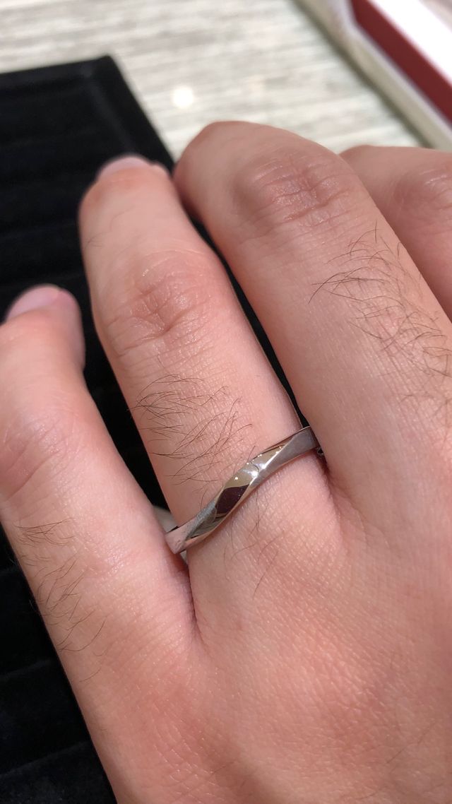 新郎用。ウェーブ型。マット加工あり。