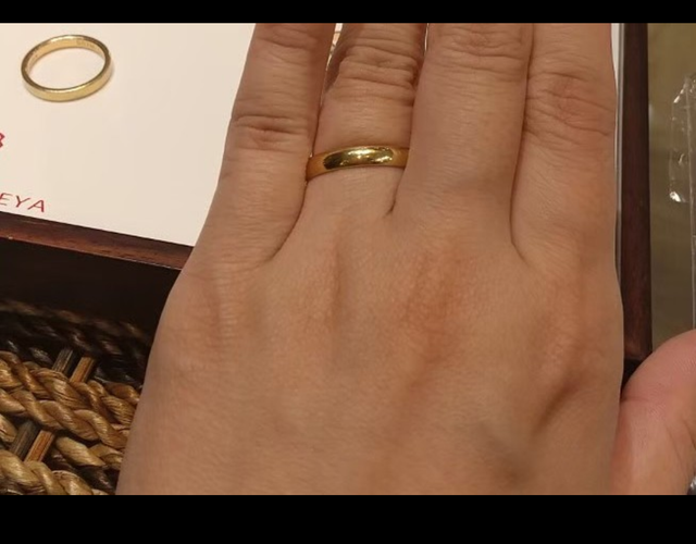 祖母がつけていたゴールドの指輪をイメージして