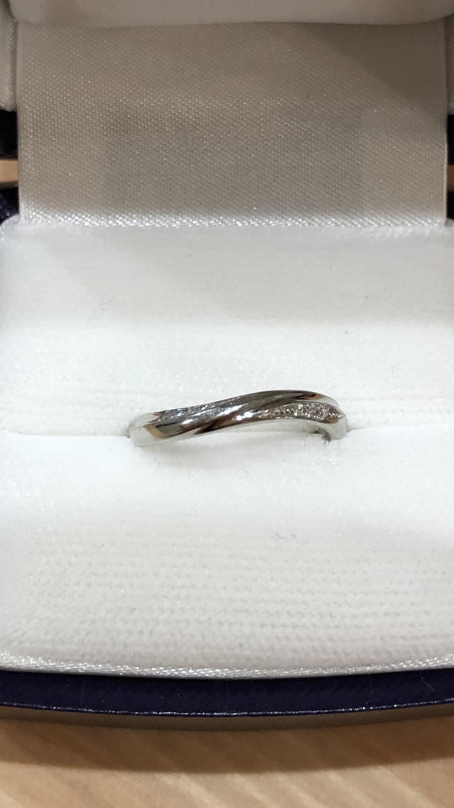 ウェーブ型の結婚指輪