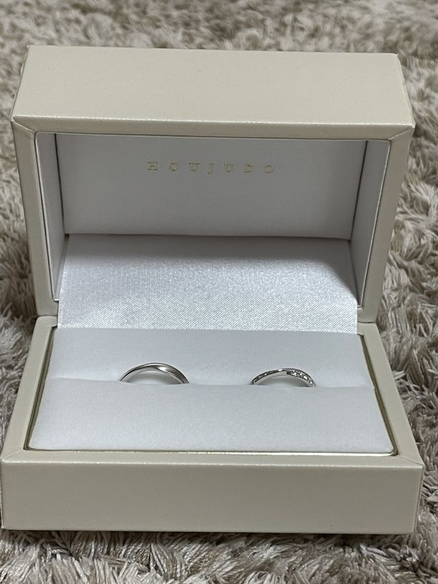 このような綺麗な箱に2本セットを入れて、いただけます。