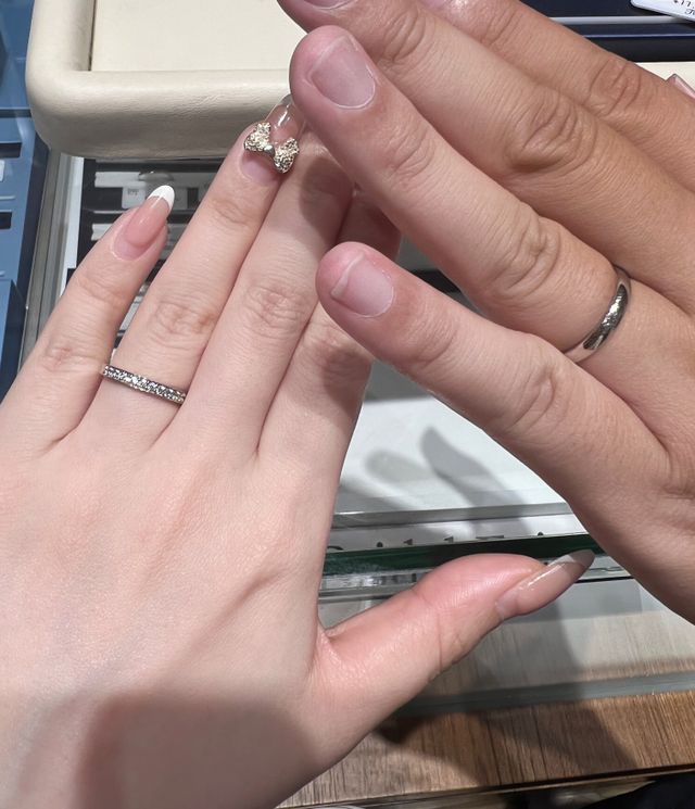 来店の際試着させて頂きました。
女性側はハーフエタニティです