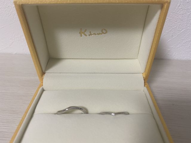 お互いの雰囲気に合うリングをそれぞれ選びました。