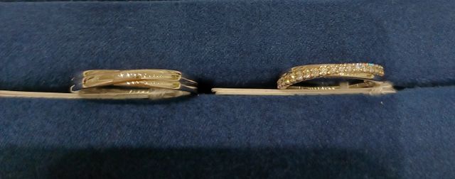 クロスになったデザインでハーフエタニティ