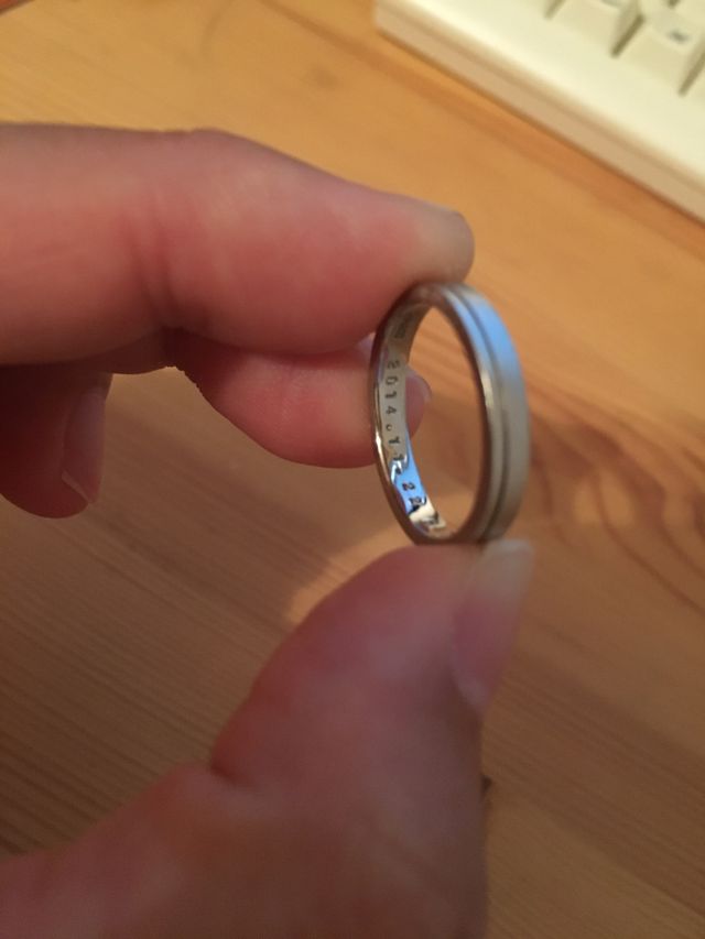 内側には日付の刻印を入れました