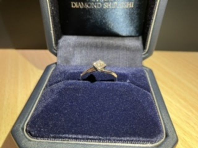 シンプルの中にウェーブでアクセントのあるものを選びました。