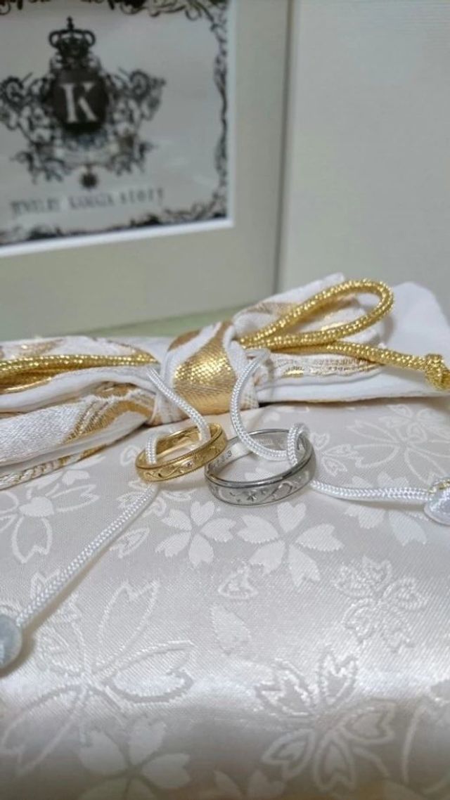 オリジナルのリングピローに乗せて撮影しました！