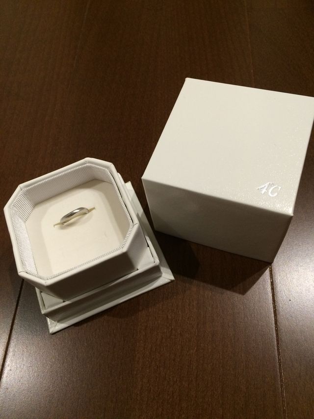 結婚指輪としてペアで購入。シンプルなウェーブにしました。