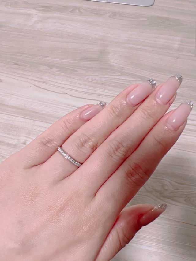 ハーフエタニティリングです。