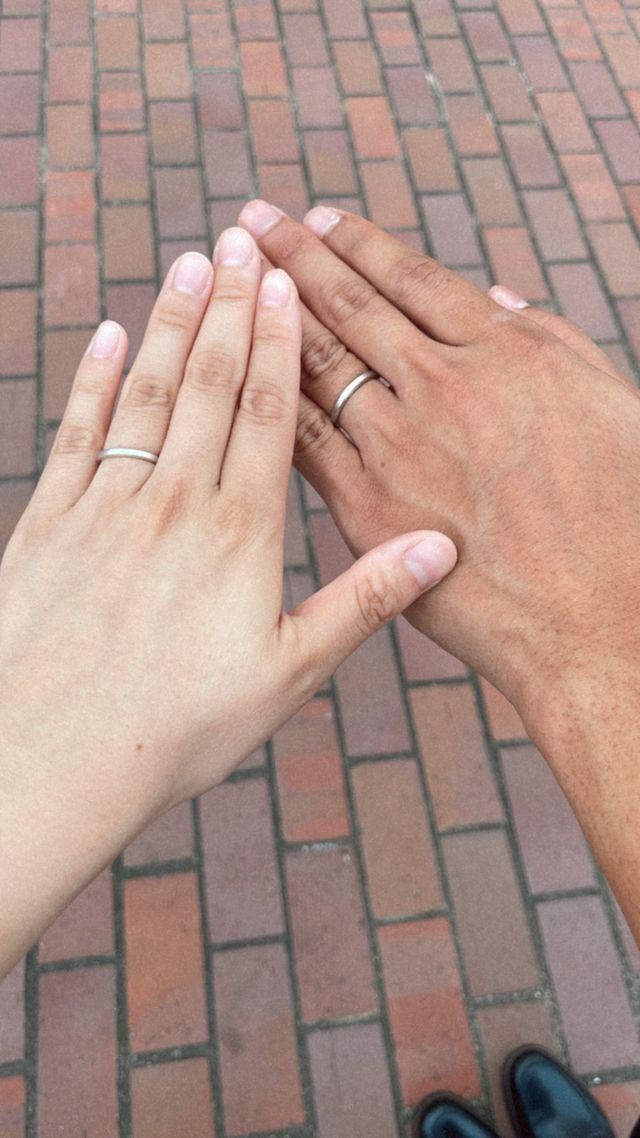 結婚指輪を購入し2人で隅田川で撮影しました。