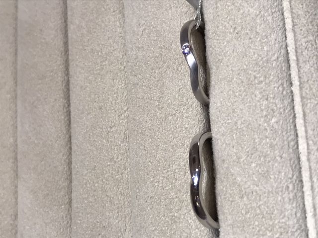 シンプルで普段使い出来そうな中に独自のデザイン性がありました