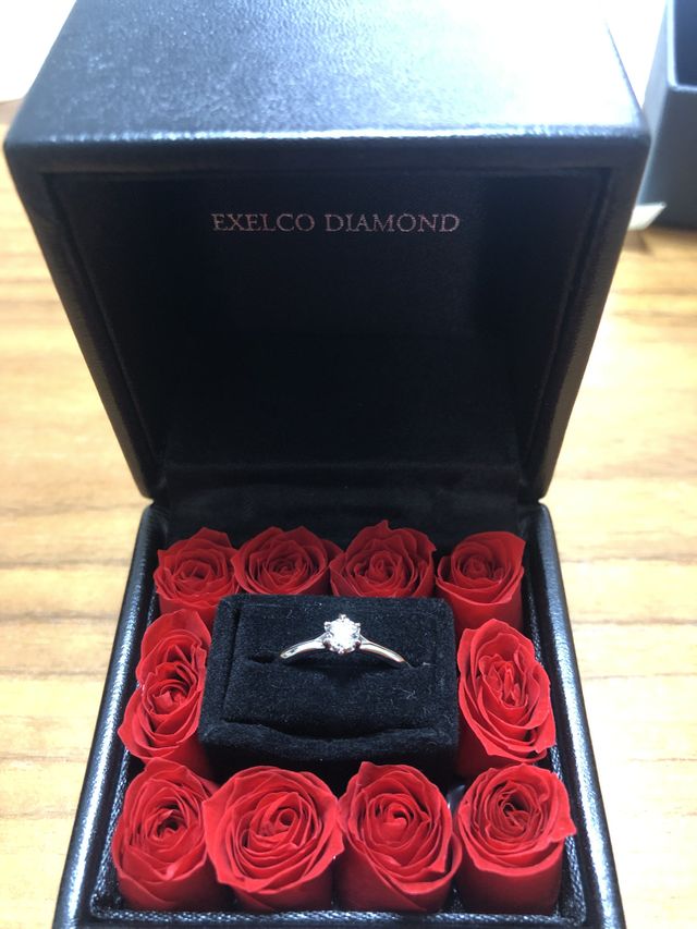 可愛いボックスに綺麗な指輪です。