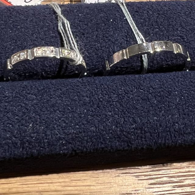 横にダイヤモンドが並んだスクエアデザイン