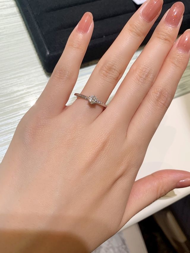 華奢なデザインが可愛い婚約指輪