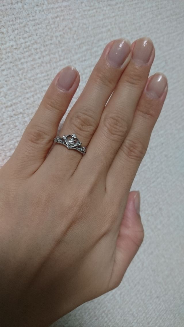 プリンセスティアラの形がとても気に入っています。