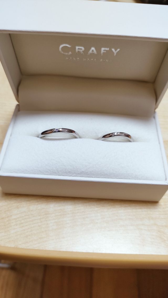 お互いの誕生石を表に入れました。