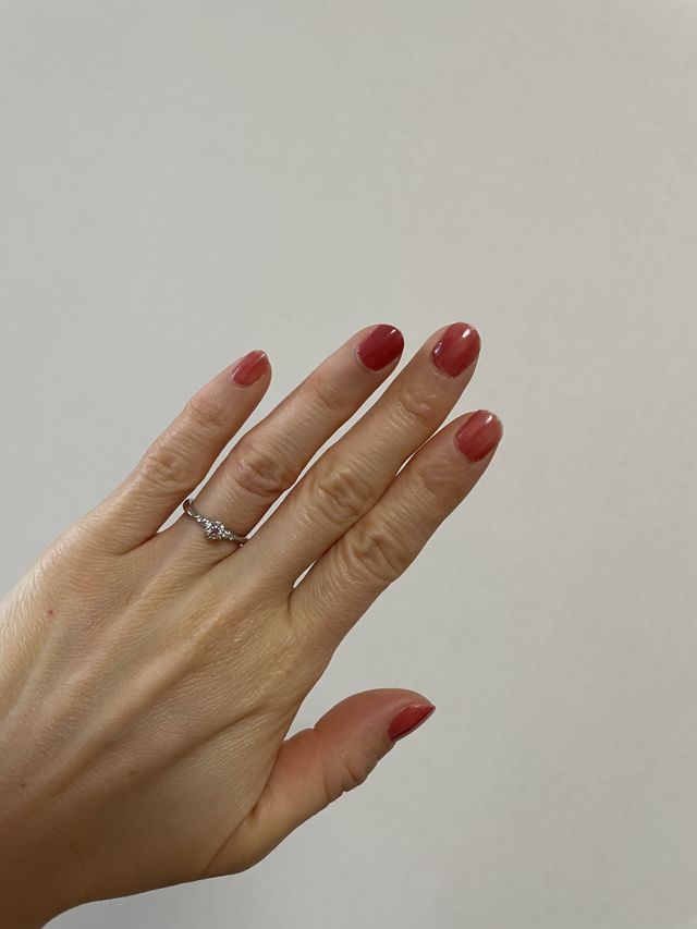 指にフィットするようカーブがかかっていてつけ心地よいです。