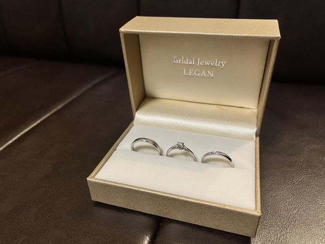 自分で撮影した婚約指輪もこみの写真です。