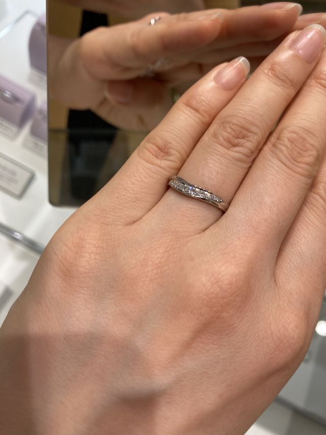 オーソドックスながら、存在感のあるリング