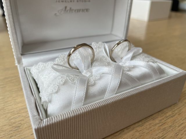 かわいいボックス、リングピローと一緒に。
