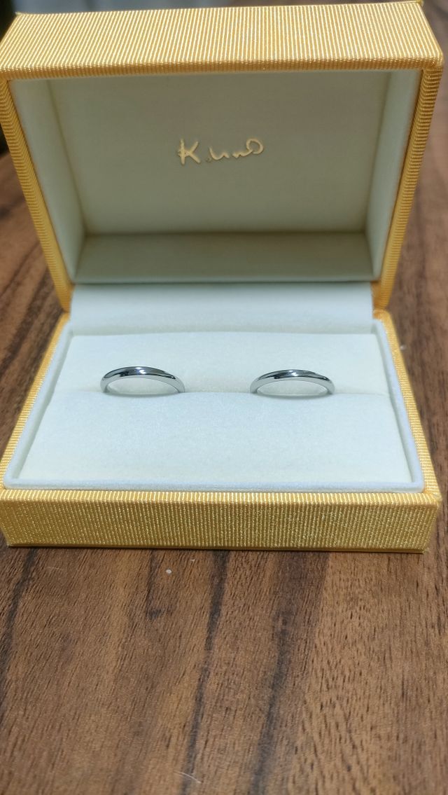 ダイヤをなくし、ふたりとも同じデザインで統一しました。