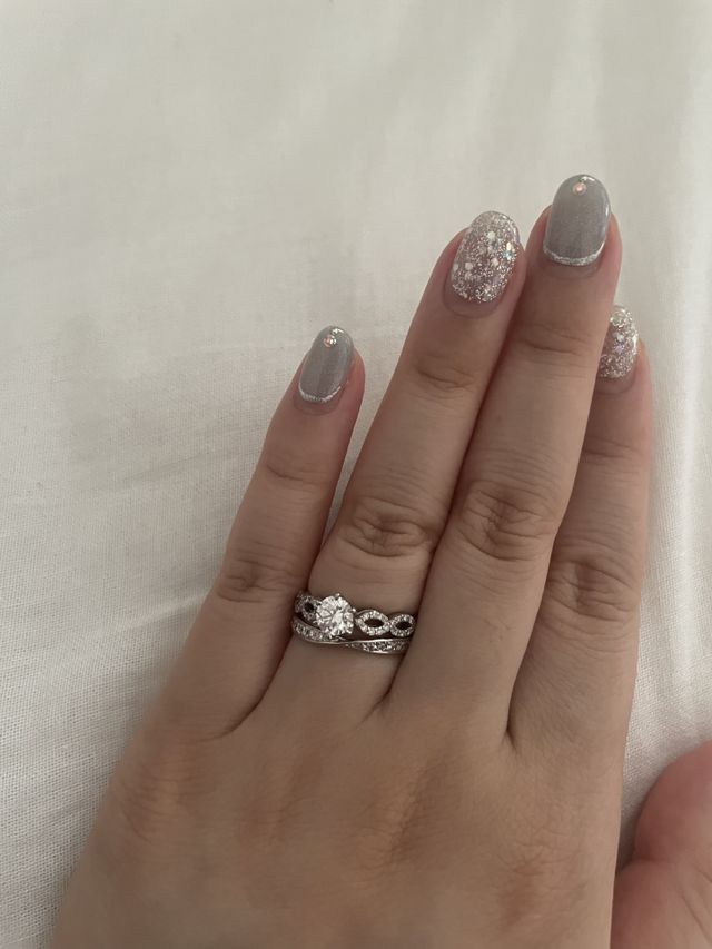 婚約指輪と結婚指輪の重ね付けでいつもつけています