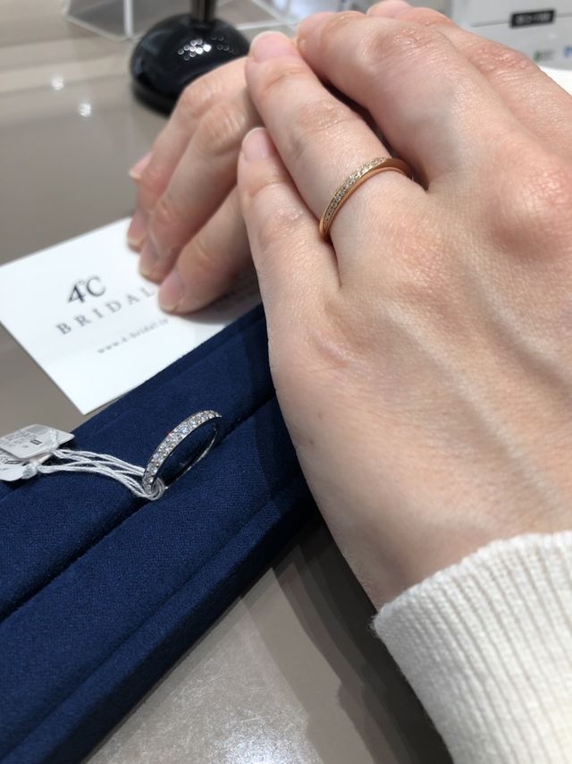 Sラインにダイヤモンドが入っているデザインでした。