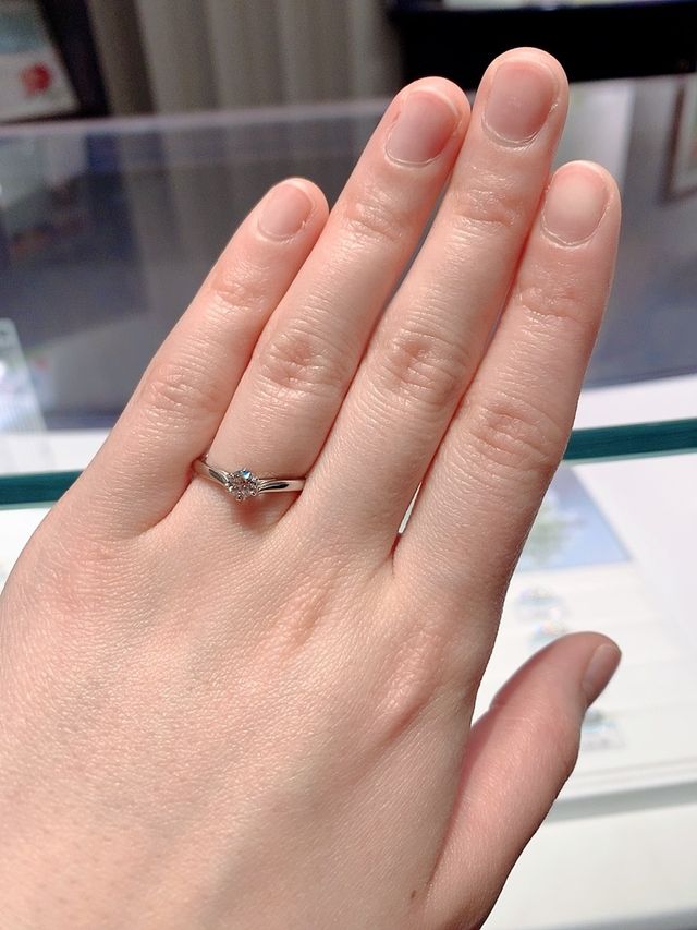 店舗で購入後、受け取りの際に着用した時の写真です。
