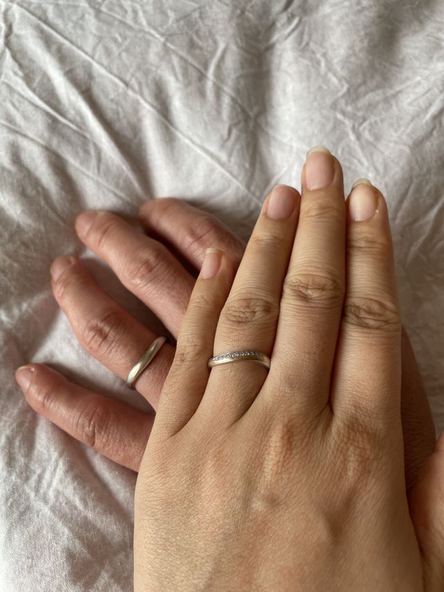 結婚指輪で、ゴールドと、シルバーの二色つかいにしました。