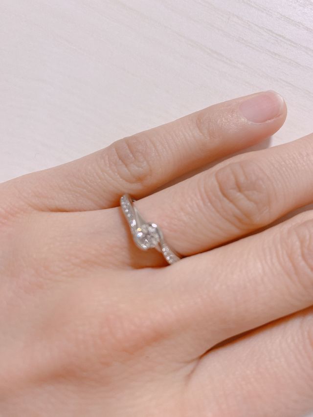婚約指輪です
