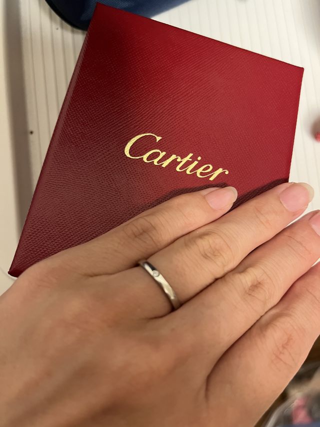 シンプルな一粒ダイヤの結婚指輪です