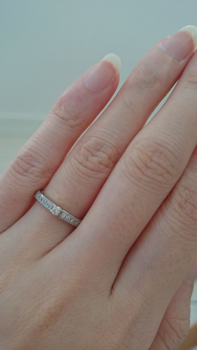 指輪の内側には誕生石と入籍日の刻印を入れました！