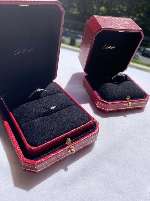 バレリーナという形で、婚約指輪と合わせました。