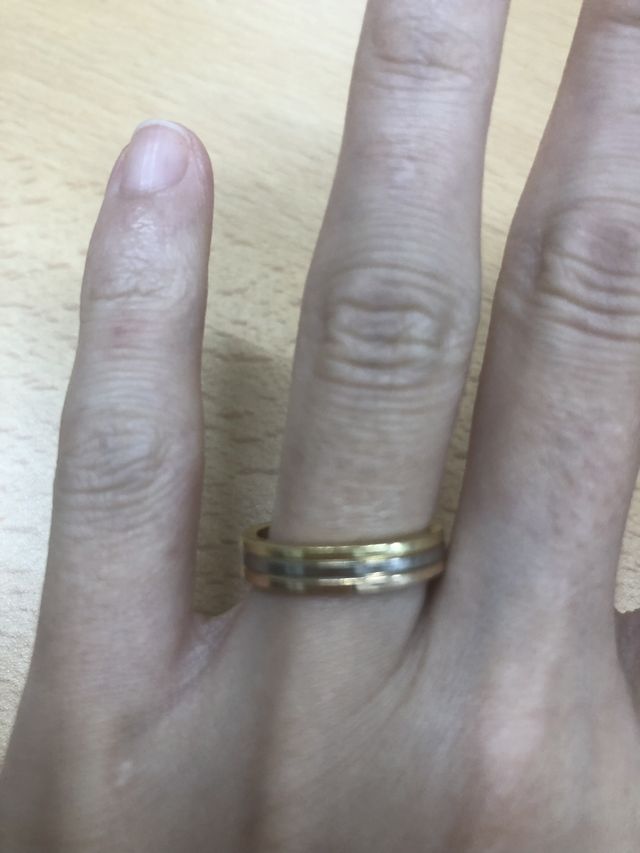 ピンクゴールド、ホワイトゴールド、ゴールドの3色です