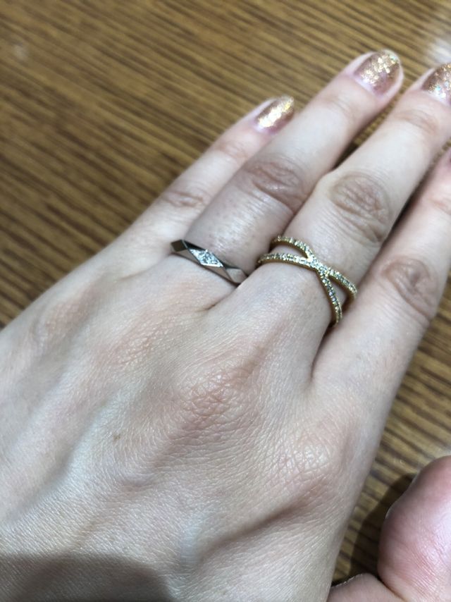 ダイヤ入り
動いた時にキラキラとします。