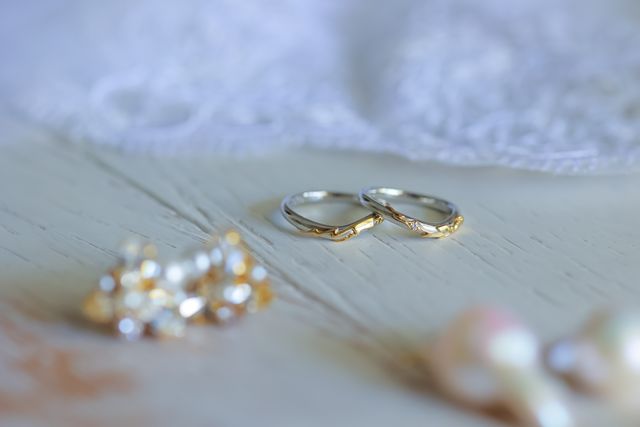 わずかにV字型になっていて指が長く綺麗に見えます