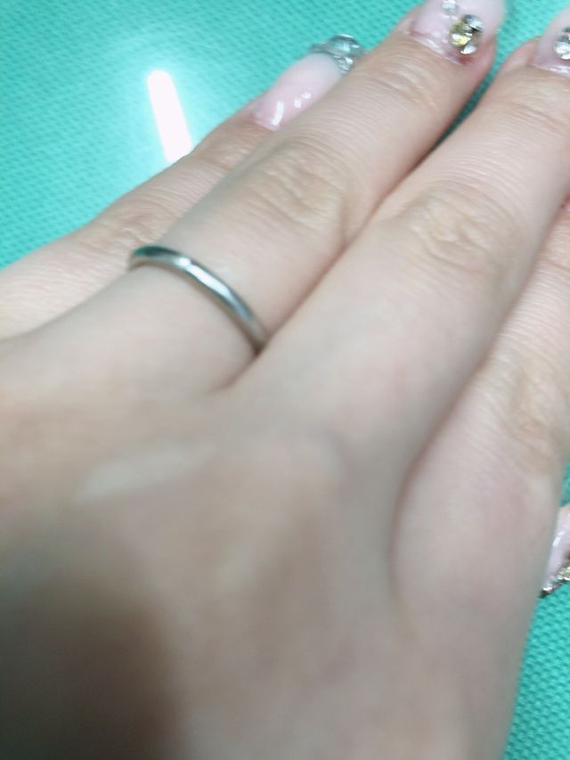 日常生活の邪魔をしない手に馴染む指輪です
