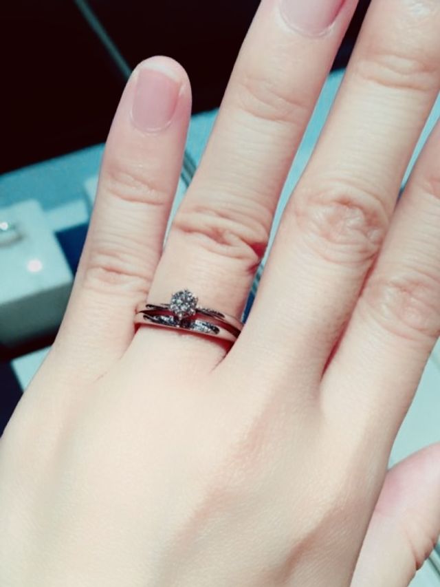 婚約指輪をゴージャスにする分、結婚指輪はシンプル