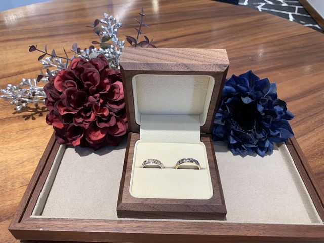 指輪が完成した際に飾り等を持って来て下さいました
