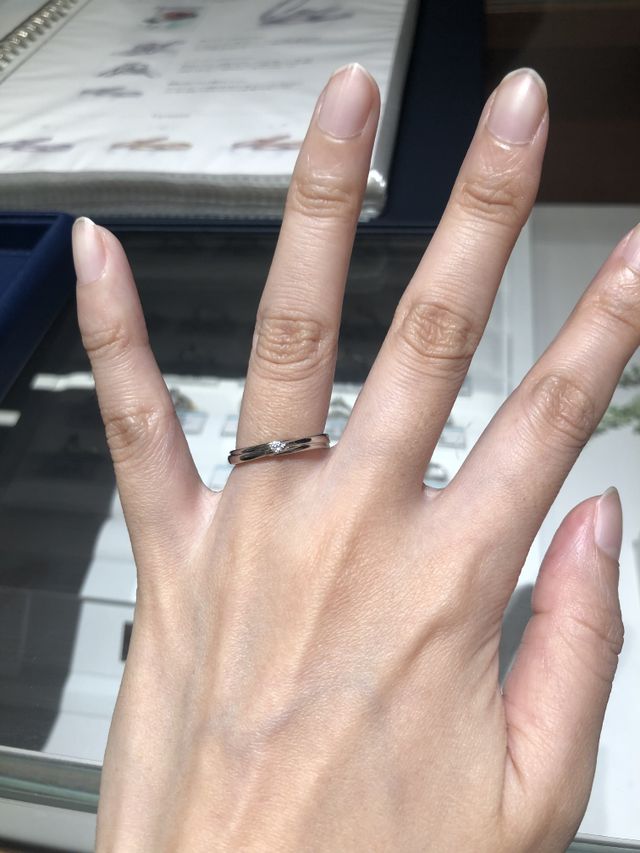 沢山試着した後に決めたお気に入りの指輪です。
