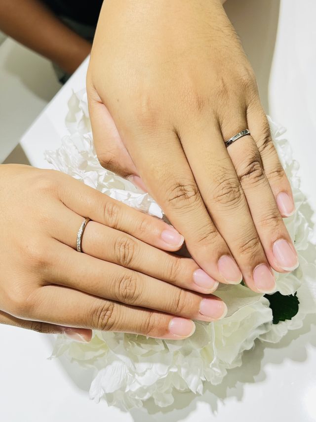 シンプルですが、ダイヤモンドの輝きがとてもきれいです。