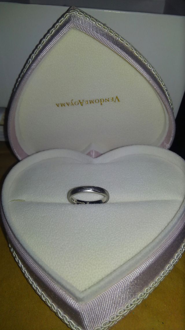 ハート型のリングケースに入れて