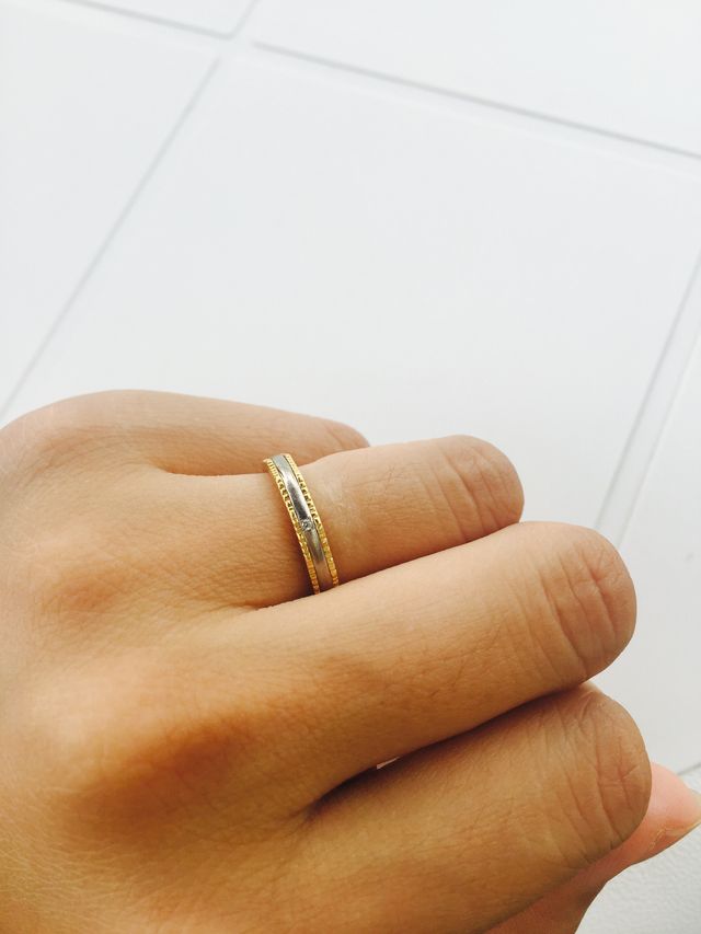 プラチナをゴールドで囲む様なデザインです✴︎